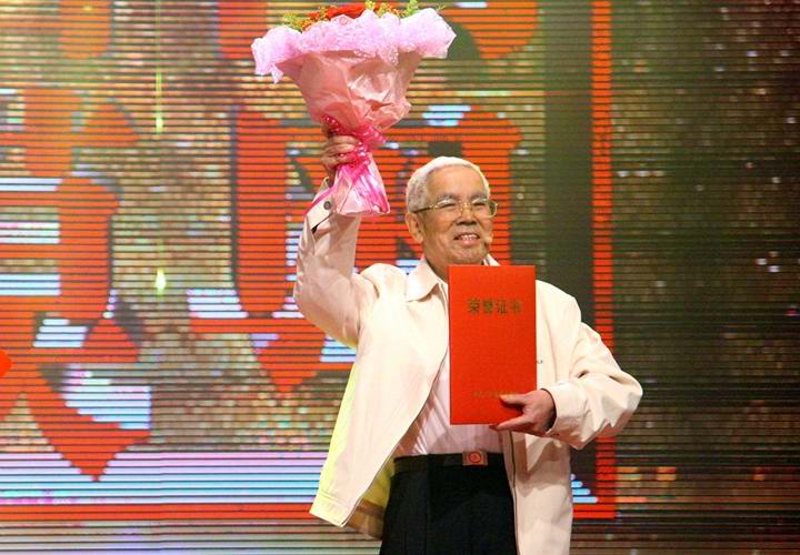 黄建华获评“南粤楷模”.jpg 金贝娱乐城