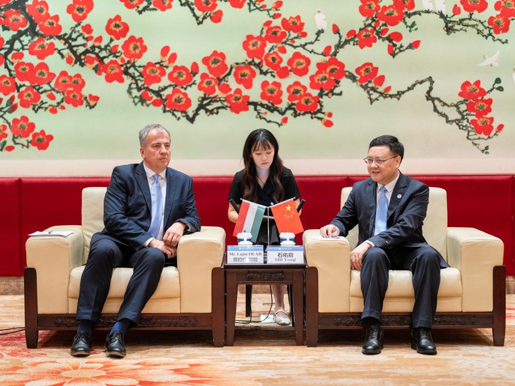 匈牙利国会副主席-座谈.jpg 金贝娱乐城