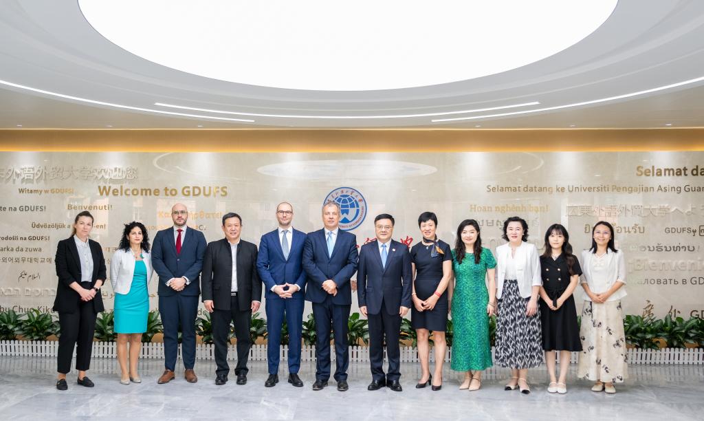 2025年9月22日,匈牙利国会副主席来访我校.jpg 金贝娱乐城