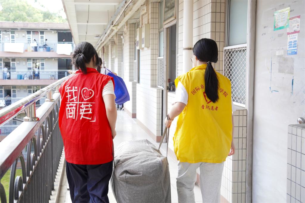 志愿者帮忙 (1).jpg 金贝娱乐城