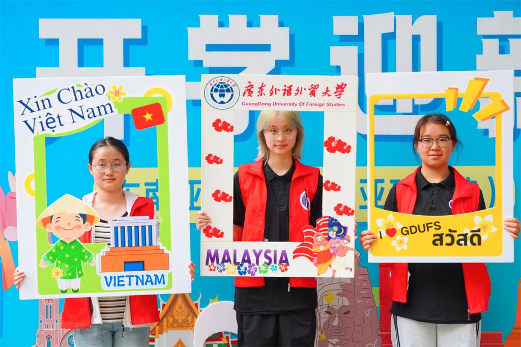 东南亚学院志愿者.jpg 金贝娱乐城