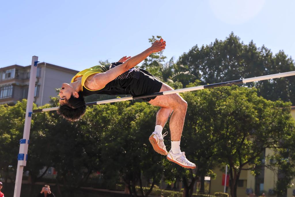 男子跳高冠军.jpg 金贝娱乐城