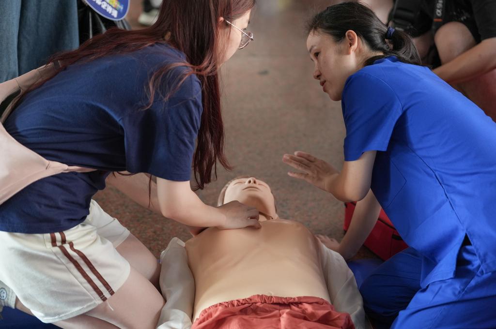 急救示范.jpg 金贝娱乐城