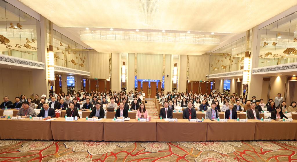 数字经济与管理学术论坛合照.jpg 金贝娱乐城