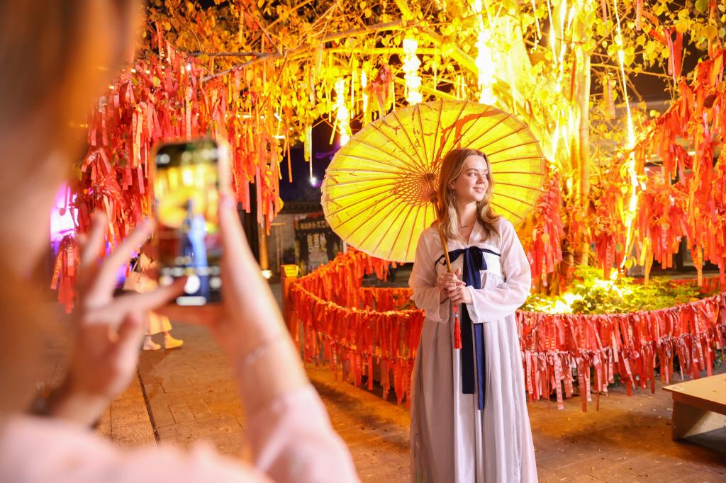 44.jpg 金贝娱乐城