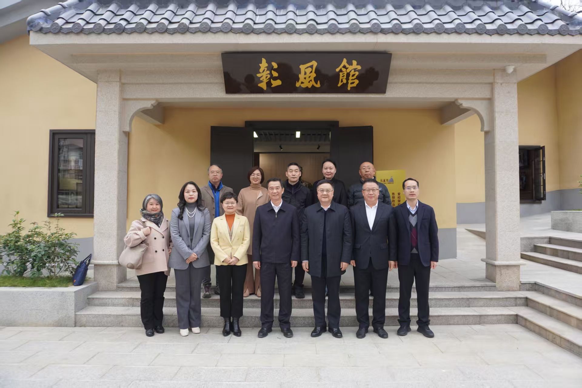 合影.jpg 金贝娱乐城