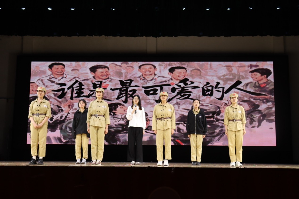 乘风破浪队表演《谁是最可爱的人》.jpg 金贝娱乐城