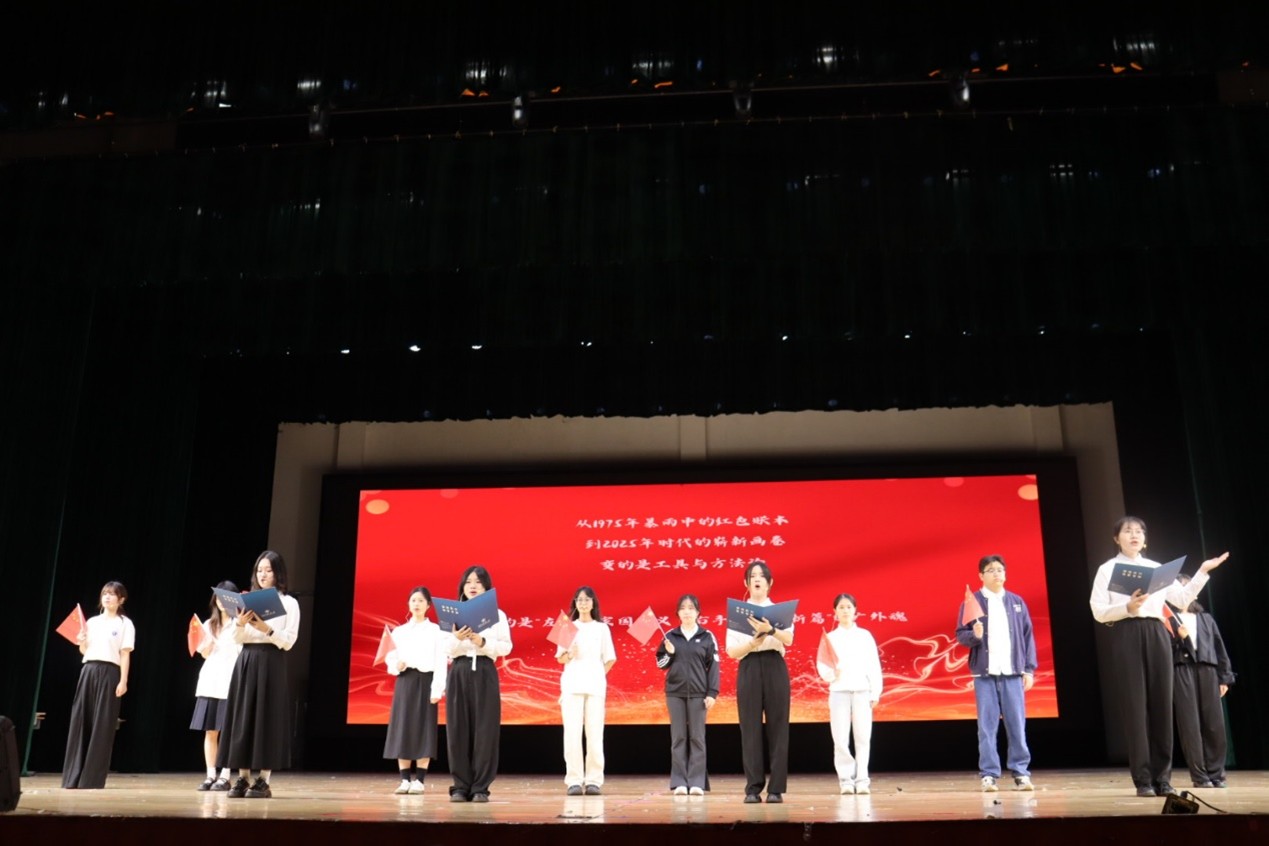 十三红商队表演《左手国家,右手世界:金贝集团六十年华诞颂》.jpg 金贝娱乐城